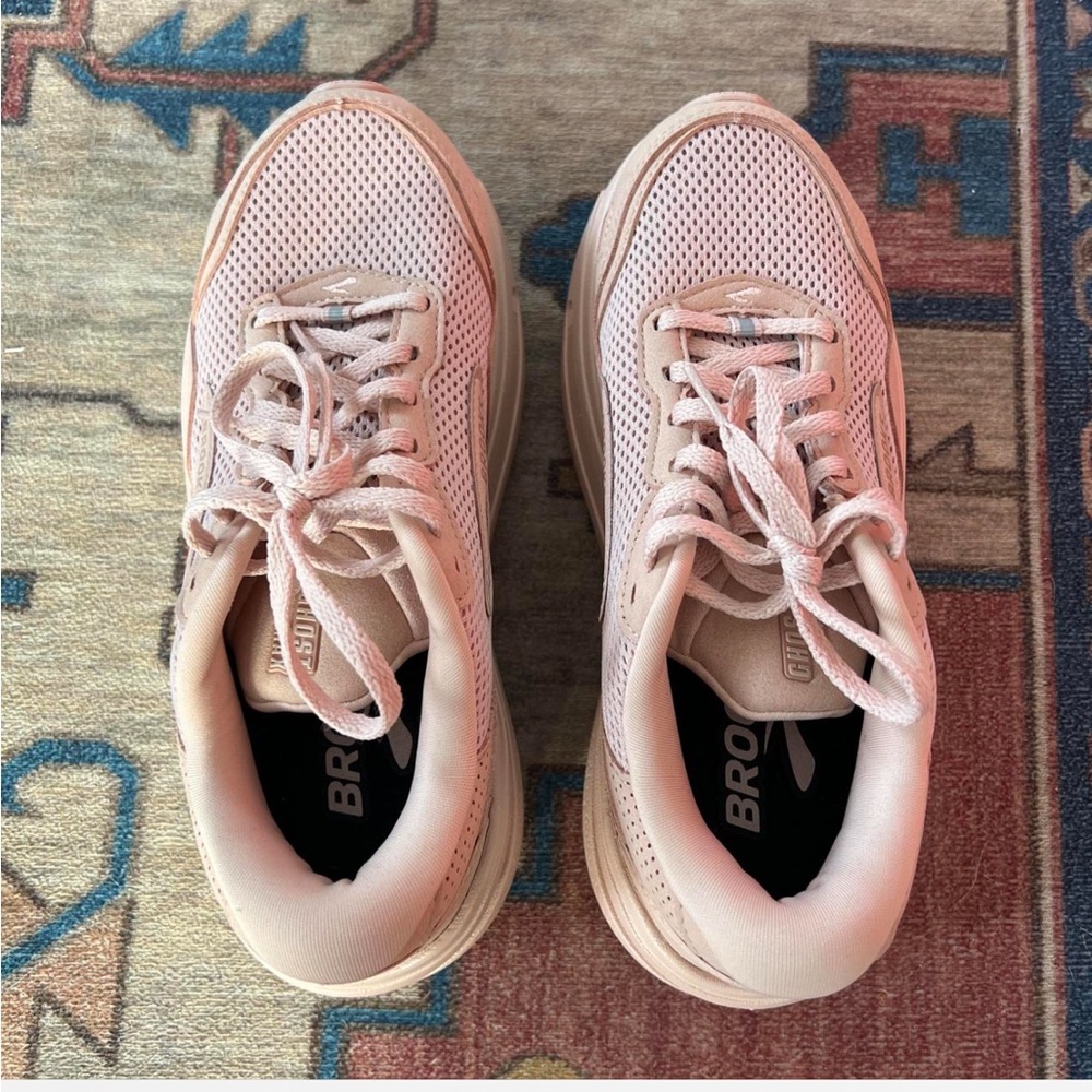 Brooks Women's Pale Pink Mesh Sneakers